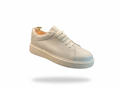 Weiße Schnürschuhe