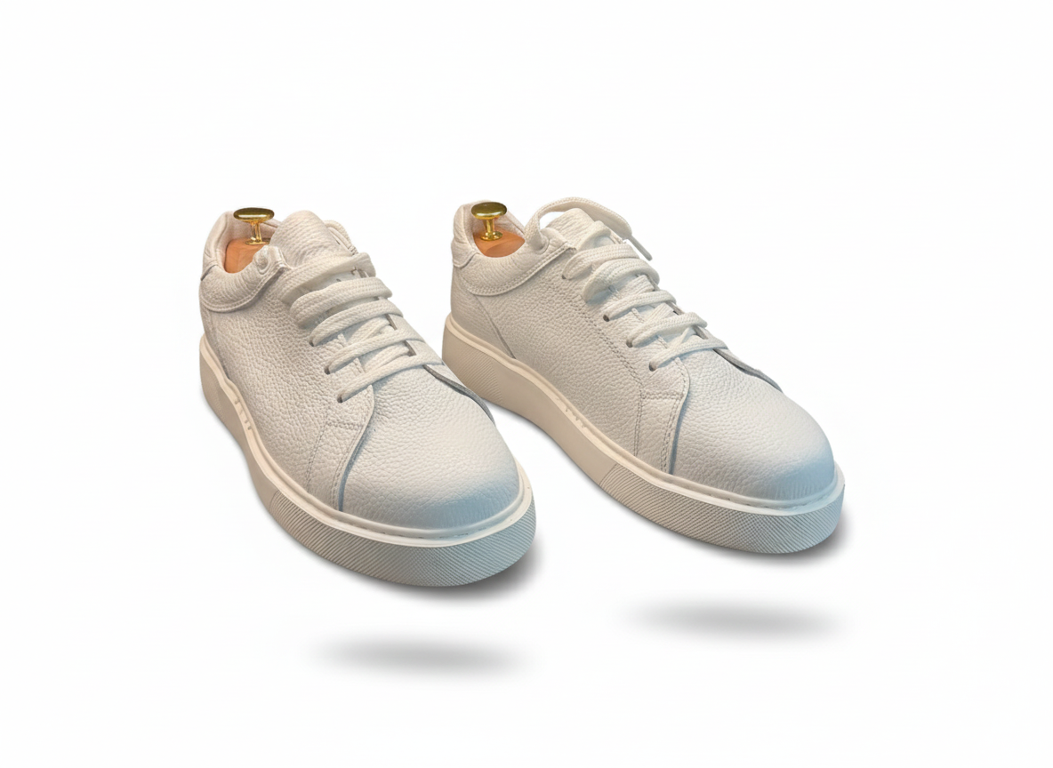 Weiße Schnürschuhe